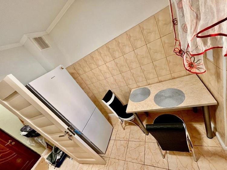Apartament cu 3 camere semidecomandat în Pantelimon