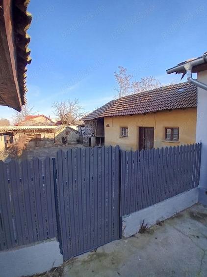 Casă cu 4 camere în Mârzănești