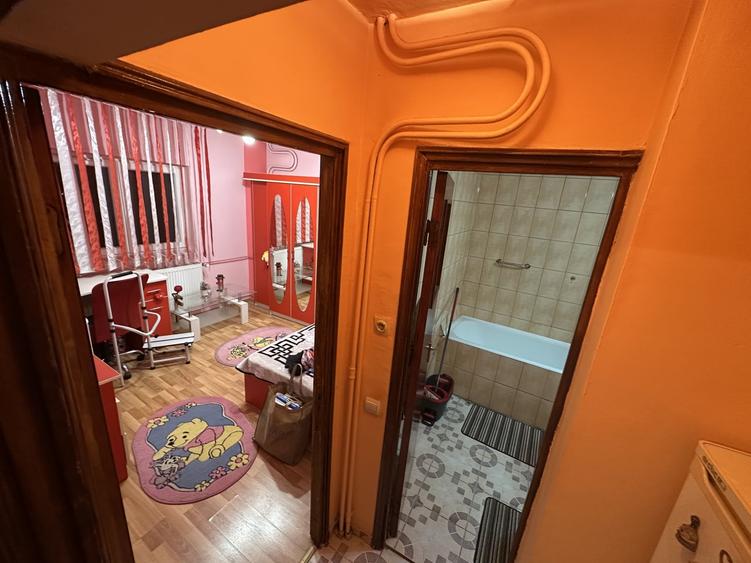 Apartament cu 4 camere semidecomandat, mobilat în Berceni