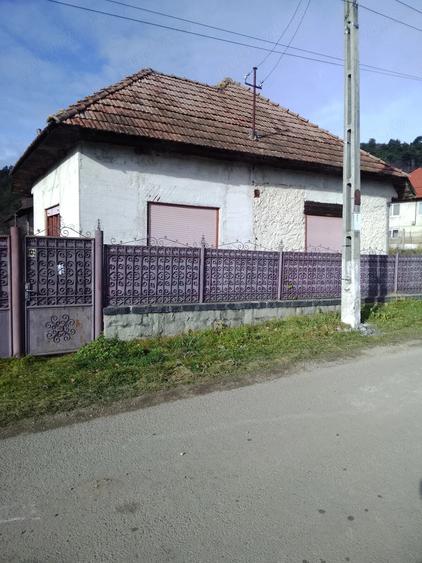 Casă cu 3 camere cu Teren 1500 Mp în Morlaca