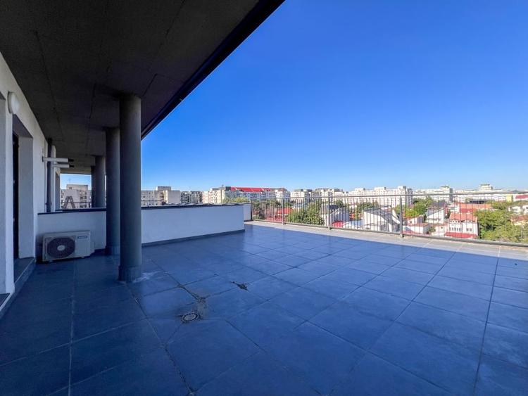 Penthouse cu 2 camere decomandat în Timpuri Noi