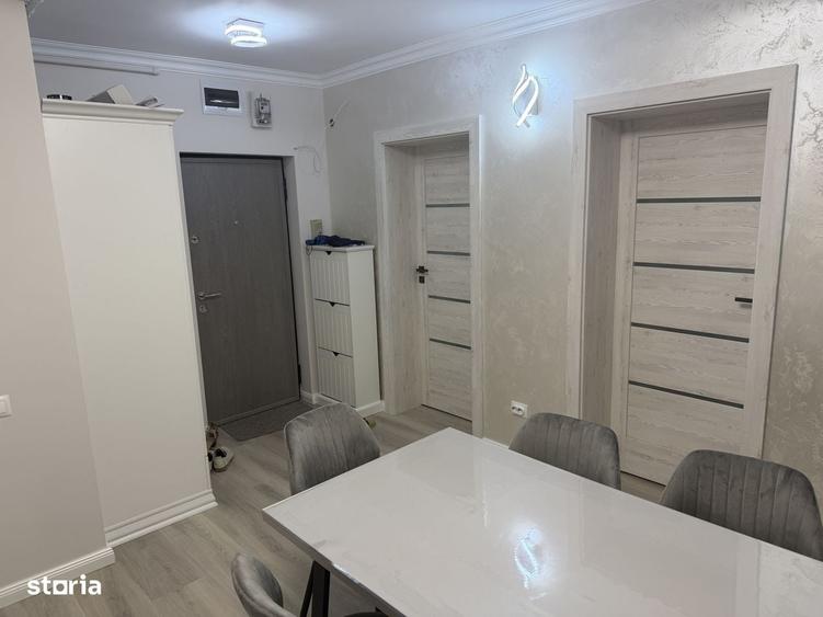 Apartament cu 3 camere decomandat în Cornișa
