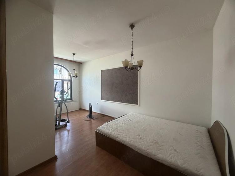 Casă cu Teren 200 Mp în Central