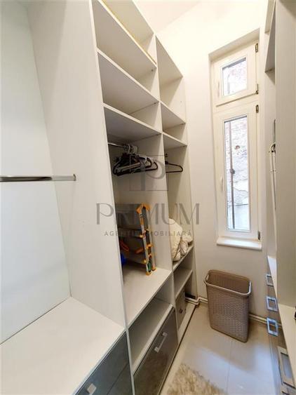 Apartament cu 3 camere semidecomandat, mobilat în Neptun