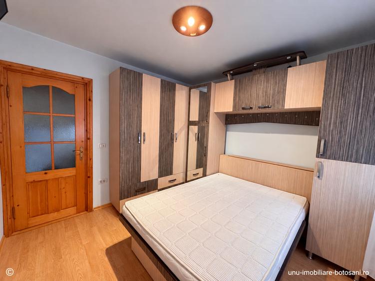 Apartament cu 3 camere semidecomandat în Central