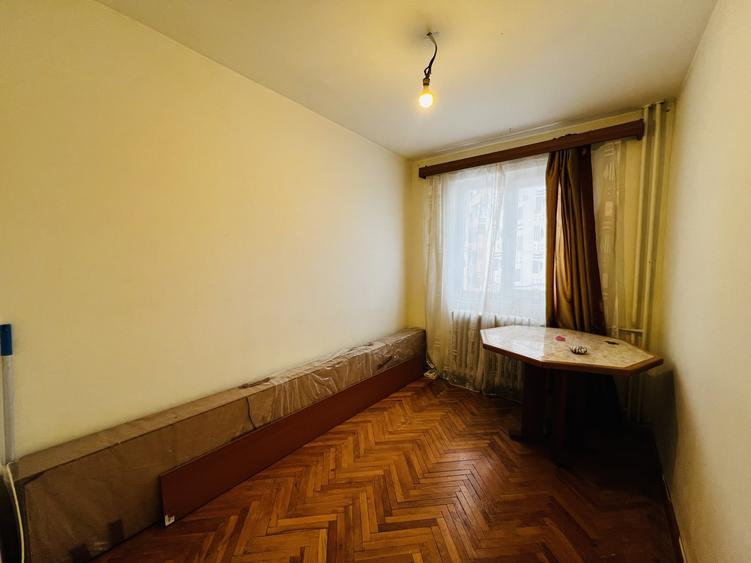Apartament cu 4 camere semidecomandat, mobilat în Girocului