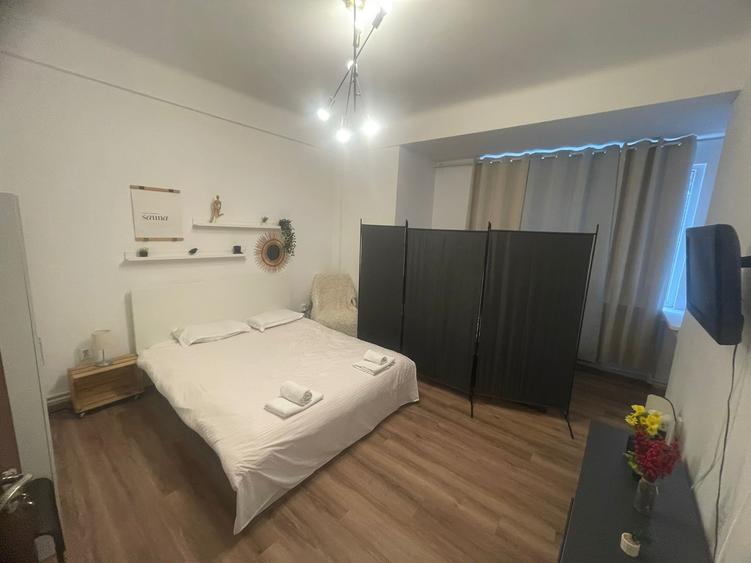 Apartament cu 4 camere decomandat în P-ța Universității