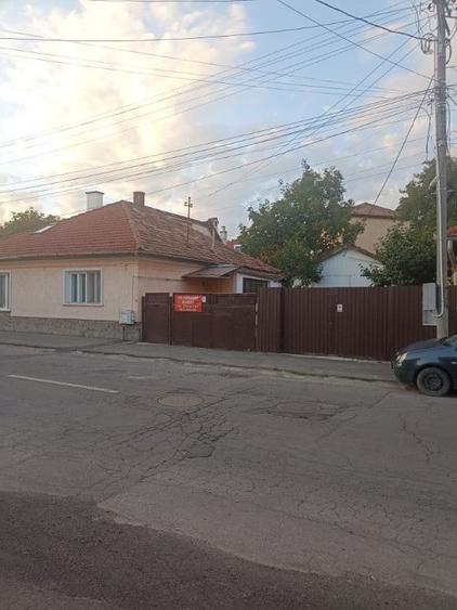 Casă cu 2 camere cu Teren 625 Mp în Central