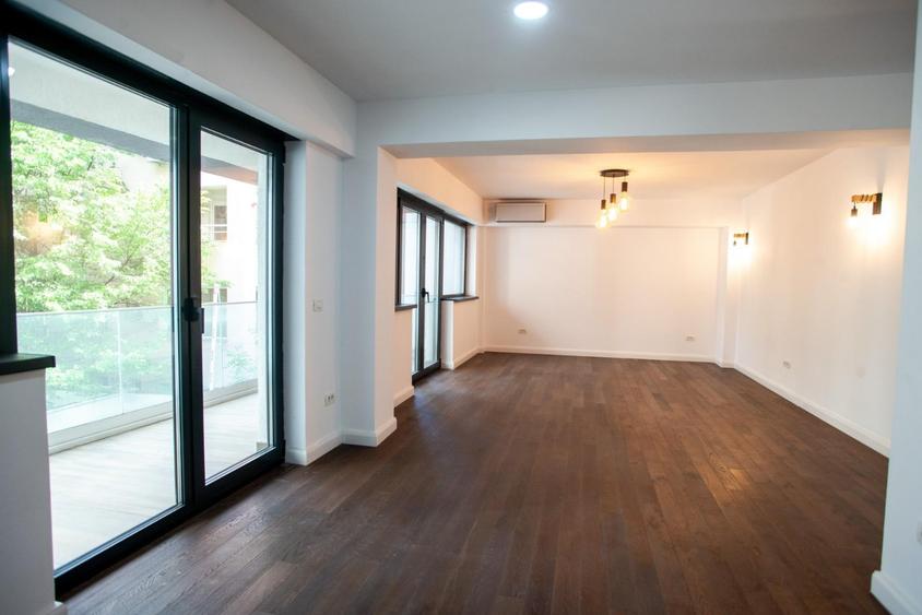 Apartament cu 3 camere semidecomandat, mobilat în Dorobanți