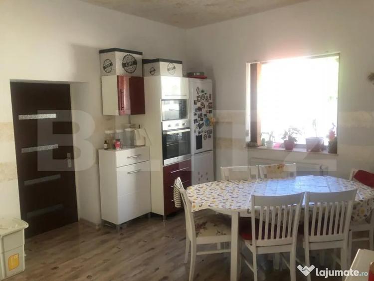Casă cu 4 camere cu Teren 200 Mp în Independenței