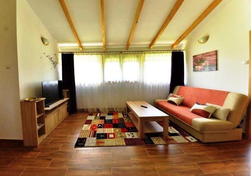 Casă cu 4 camere în Cerbu