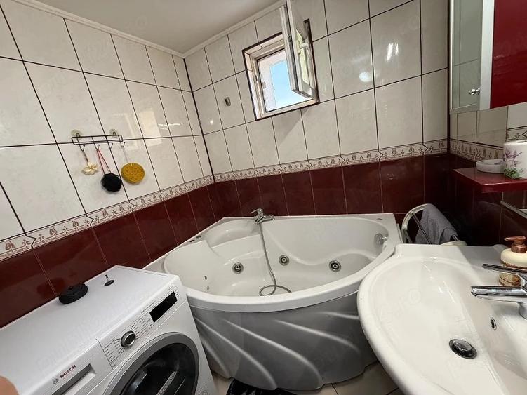 Apartament cu 3 camere semidecomandat în Rahova