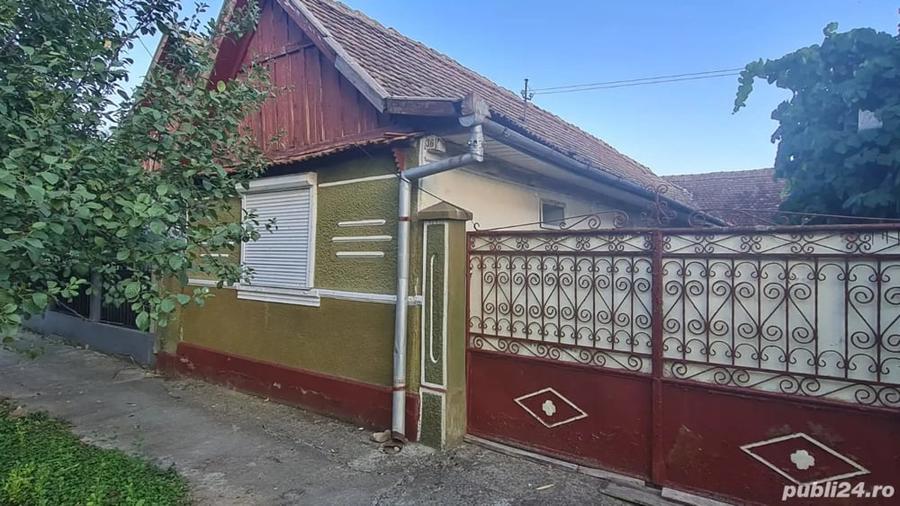 Casă cu 6 camere în Apateu