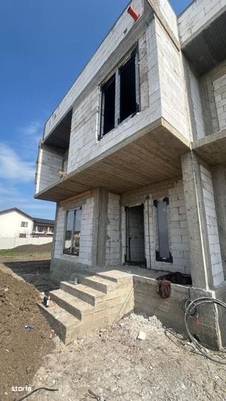Casă cu 4 camere în Șimnicu de Jos