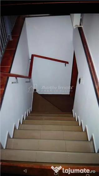 Casă cu 5 camere cu Teren 7241 Mp în Central