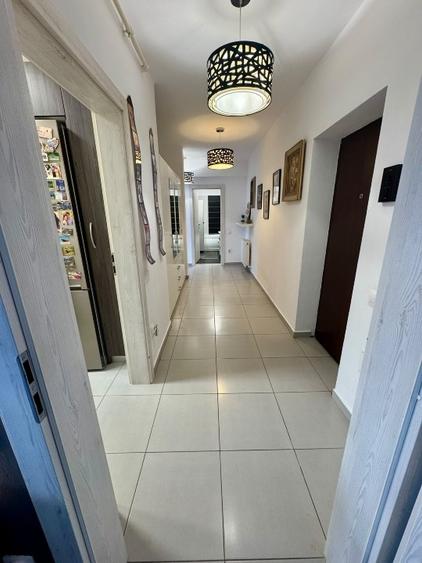 Apartament cu 3 camere, mobilat în Sânpetru