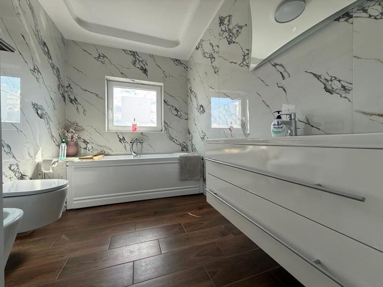 Duplex cu 5 camere cu Canalizare în Moșnița Veche