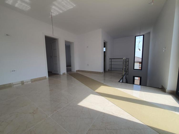 Casă cu 3 camere cu Teren 350 Mp în Valea Adâncă