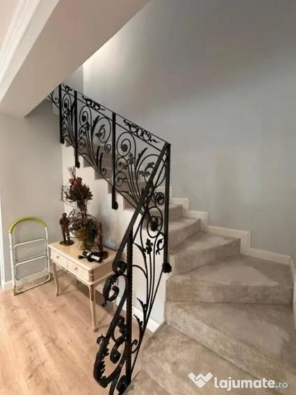 Casă cu 5 camere cu Teren 250 Mp în Central