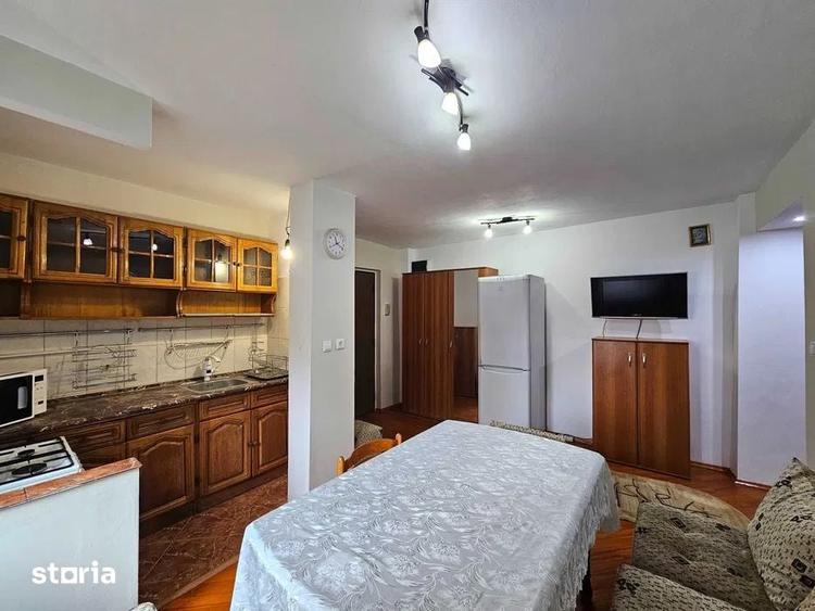 Apartament cu 3 camere decomandat în Tei