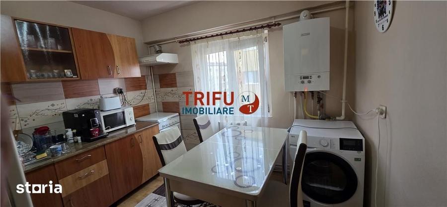 Apartament cu 3 camere decomandat în Cetate