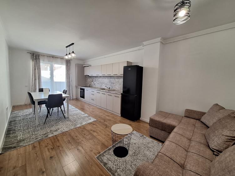 Apartament cu 2 camere semidecomandat, mobilat în Florești