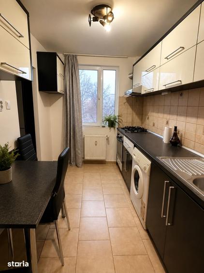 Apartament cu 3 camere decomandat în Titan