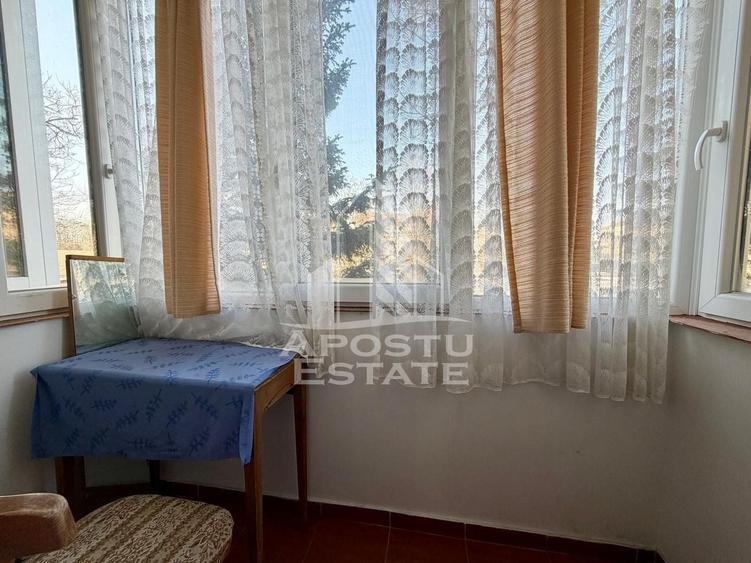 Apartament cu 3 camere decomandat, mobilat în Lipovei