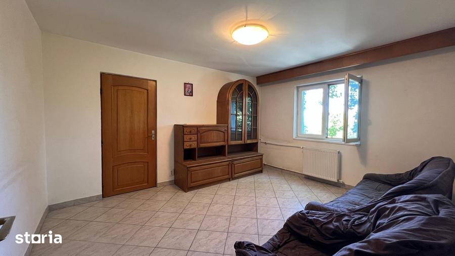 Apartament cu 3 camere semidecomandat în Sălaj