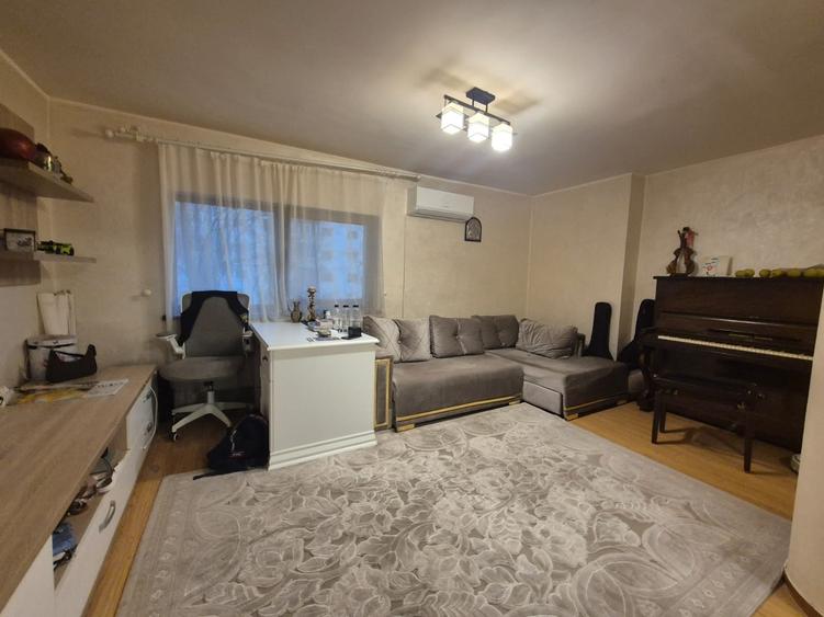 Apartament cu 3 camere decomandat în Obcini