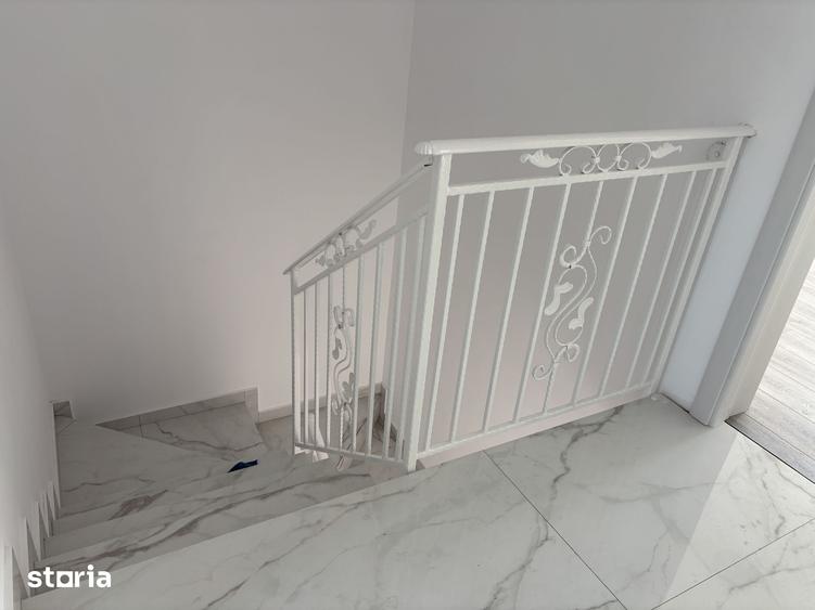 Casă cu 3 camere cu Canalizare în Central
