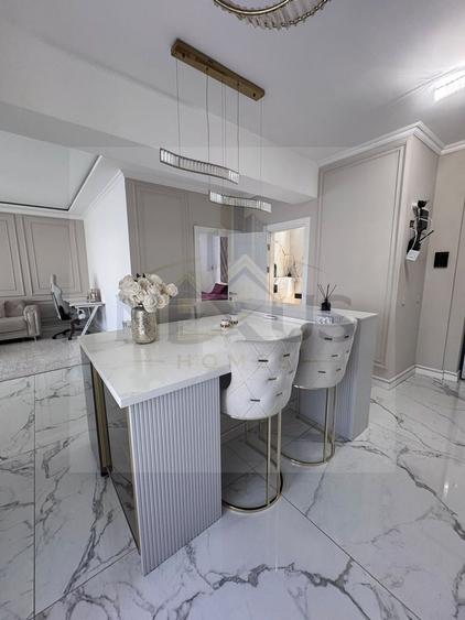 Apartament cu 3 camere semidecomandat, mobilat în Apărătorii Patriei