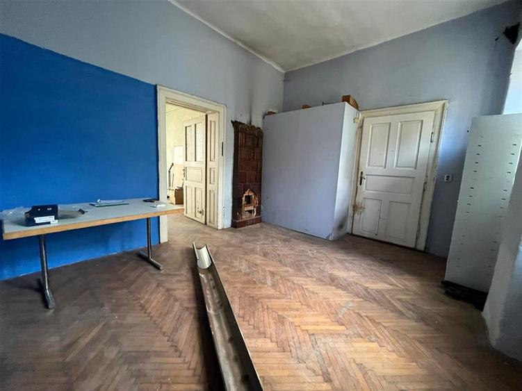 Apartament cu 3 camere nedecomandat în Central