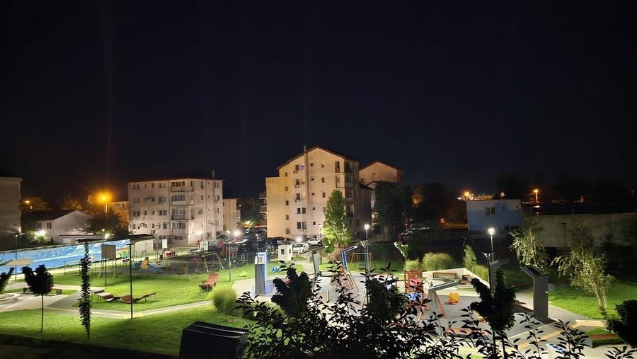 Apartament cu 4 camere semidecomandat în Nord