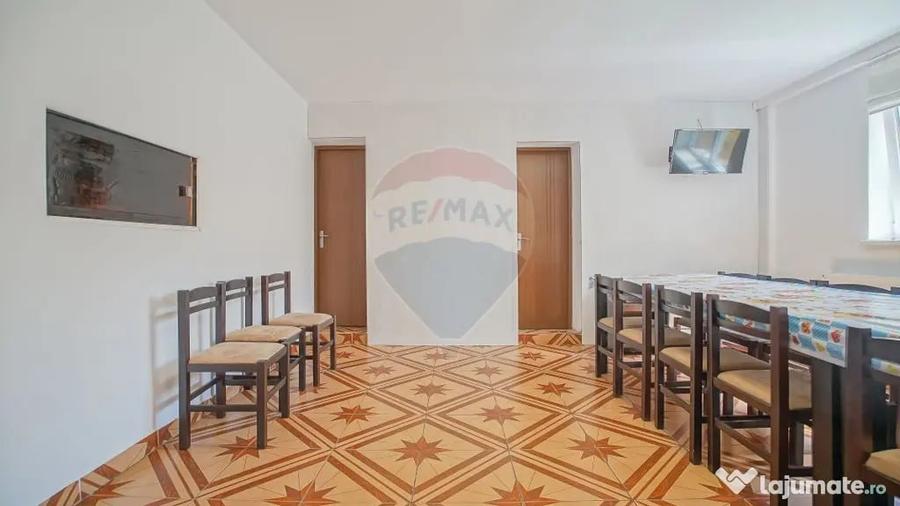 Casă cu 10 camere cu Teren 1137 Mp în Moieciu