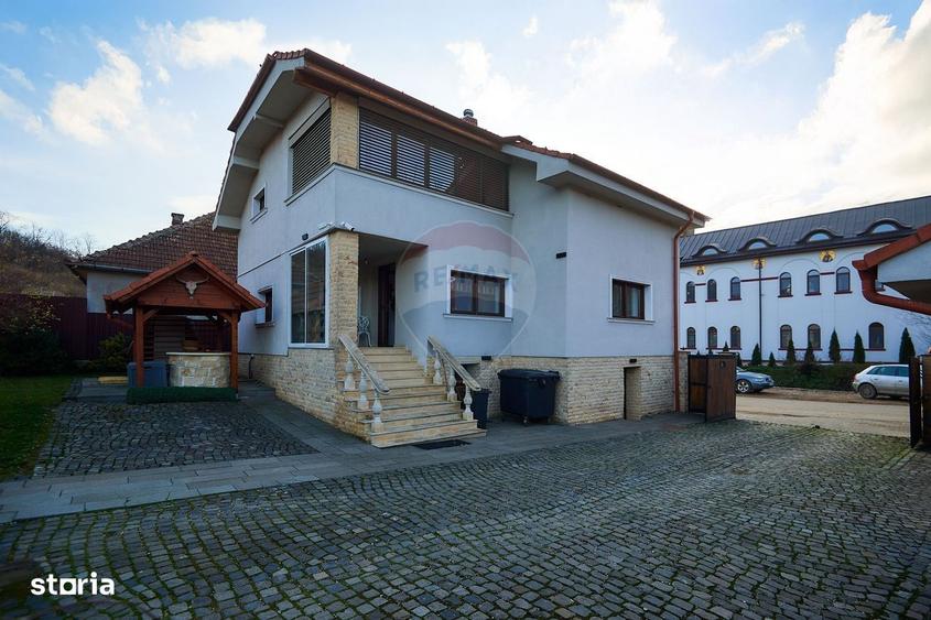 Casă cu 4 camere în Băgara