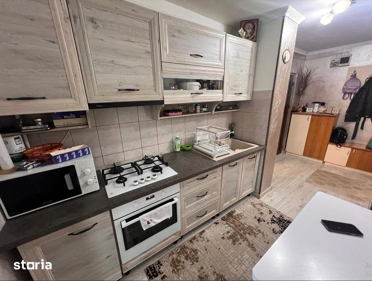 Apartament cu 3 camere decomandat în Canta