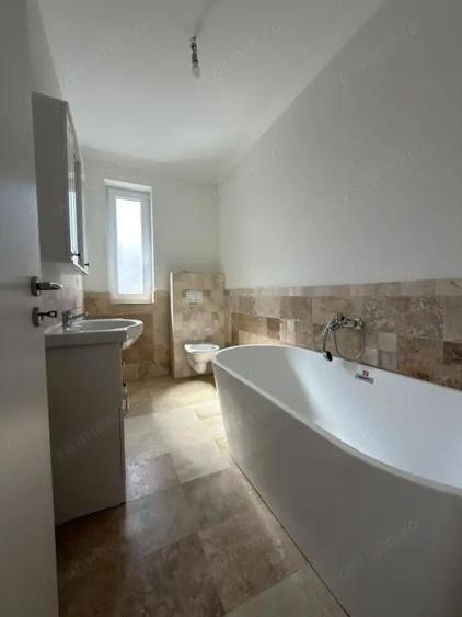 Apartament cu 3 camere decomandat în Girocului