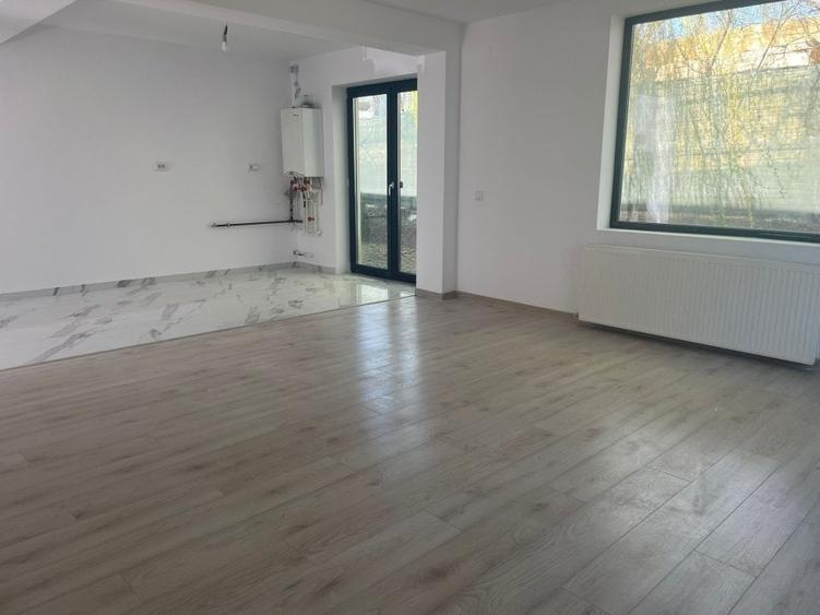 Duplex cu 5 camere cu Teren 250 Mp în Autogară