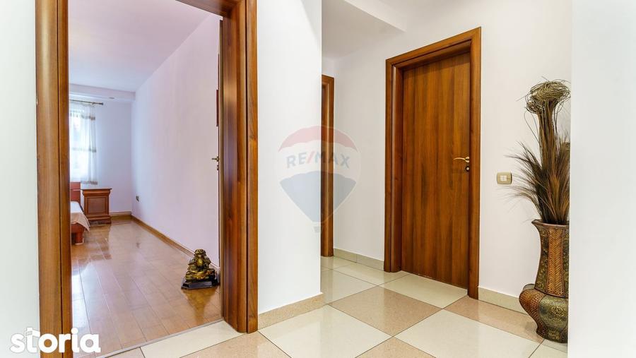 Apartament cu 3 camere, mobilat în Bună Ziua