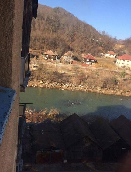 Apartament cu 2 camere decomandat în Băi