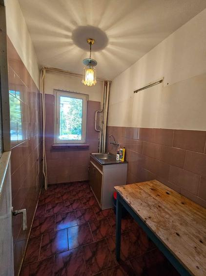 Apartament cu 4 camere semidecomandat în Sud