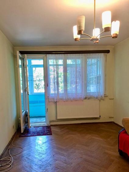 Apartament cu 3 camere decomandat în Berceni