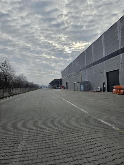 Spațiu industrial, de 900 mp, în Est