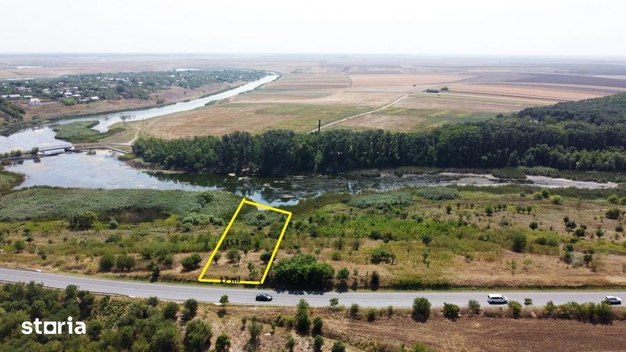 Teren de 2500 mp, în Ghimpați