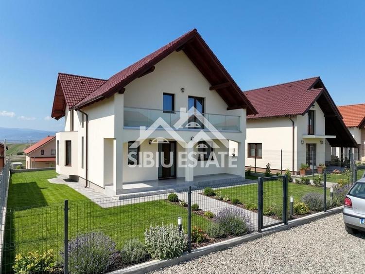 Casă individuală cu 5 camere cu Canalizare în Șura Mare