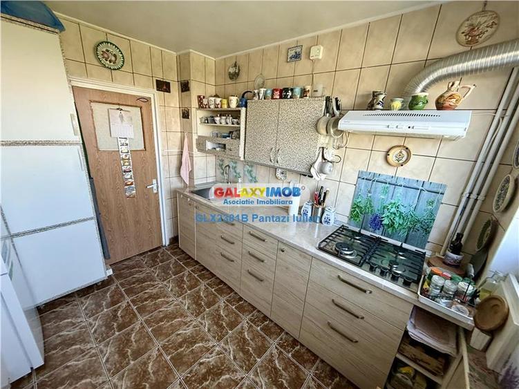 Apartament cu 3 camere decomandat, mobilat în Berceni
