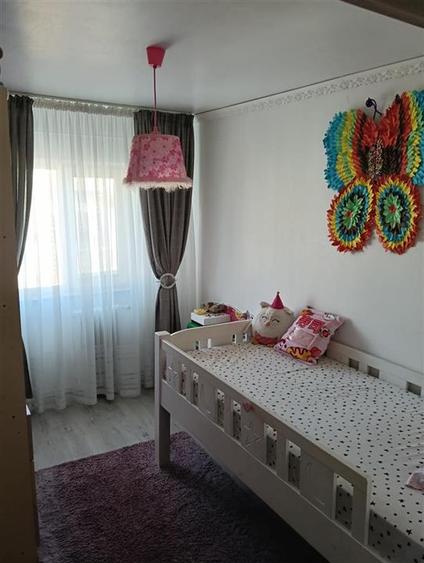 Apartament cu 3 camere decomandat în Canta
