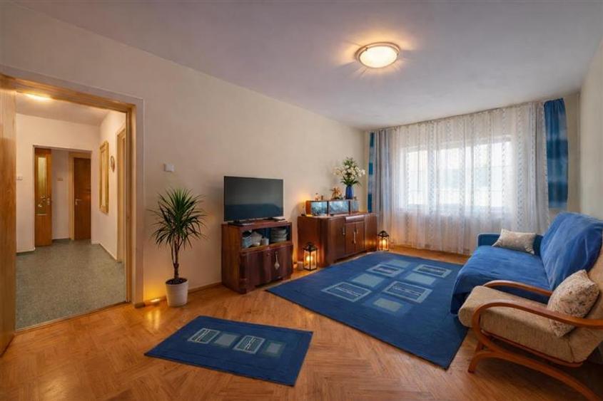 Apartament cu 3 camere decomandat în Central