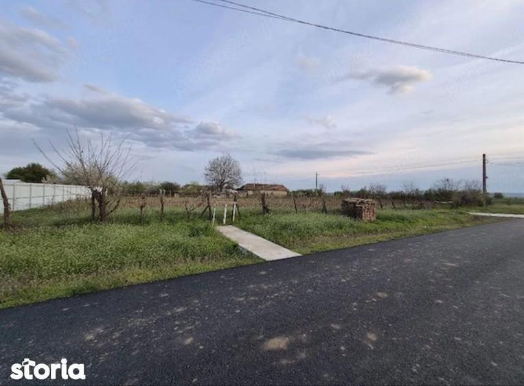 Teren de 2060 mp, în Cujmir